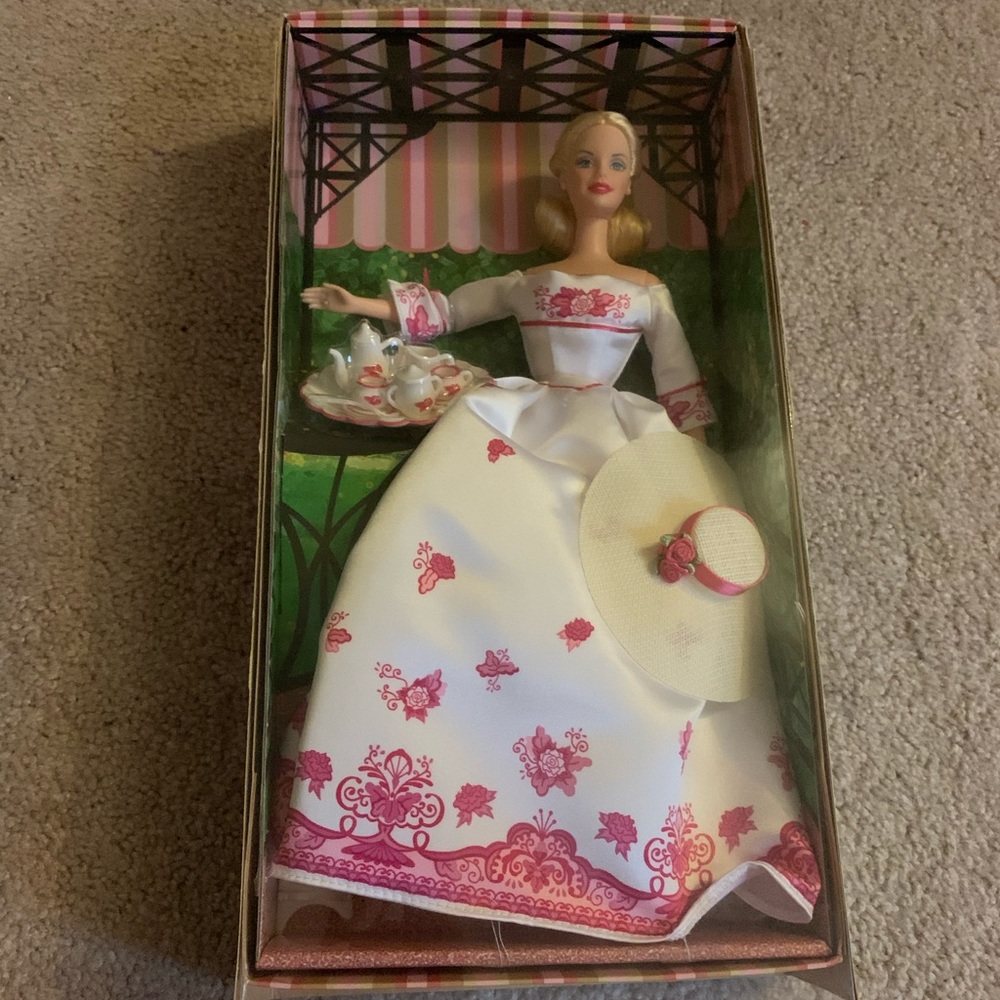 Victoria Tea Barbie 2002